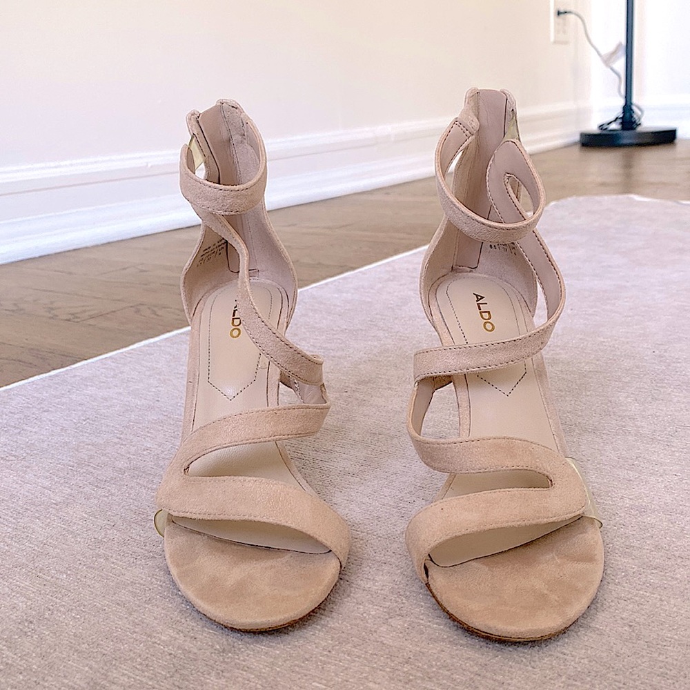 Nude straps heel